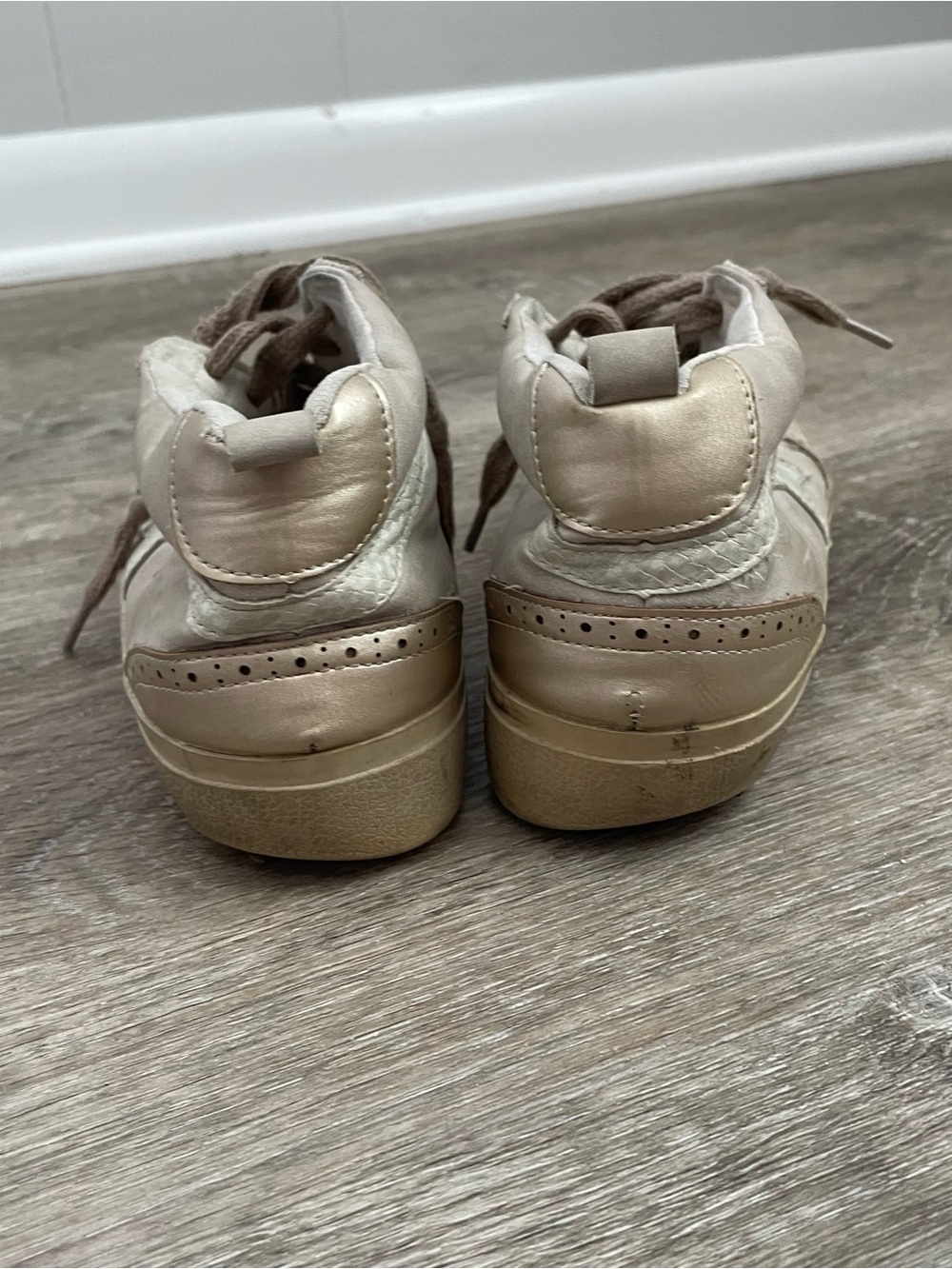 ShuShop Serena High Top Sneakers Women’s 6.5 Cream Taupe Distressed Star Leather - Picture 4 of 9